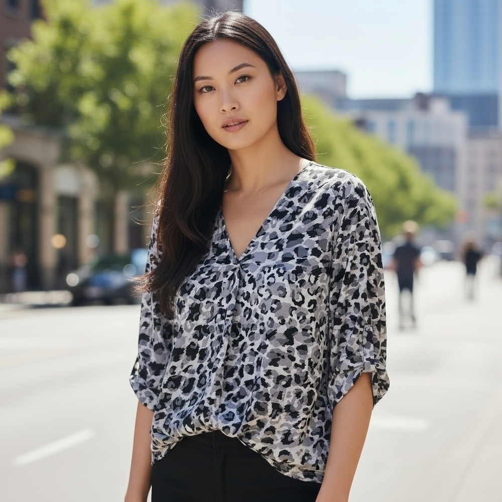 Jones New York Signature Women's Black and White Leopard Print Roll Tab Sleeve M